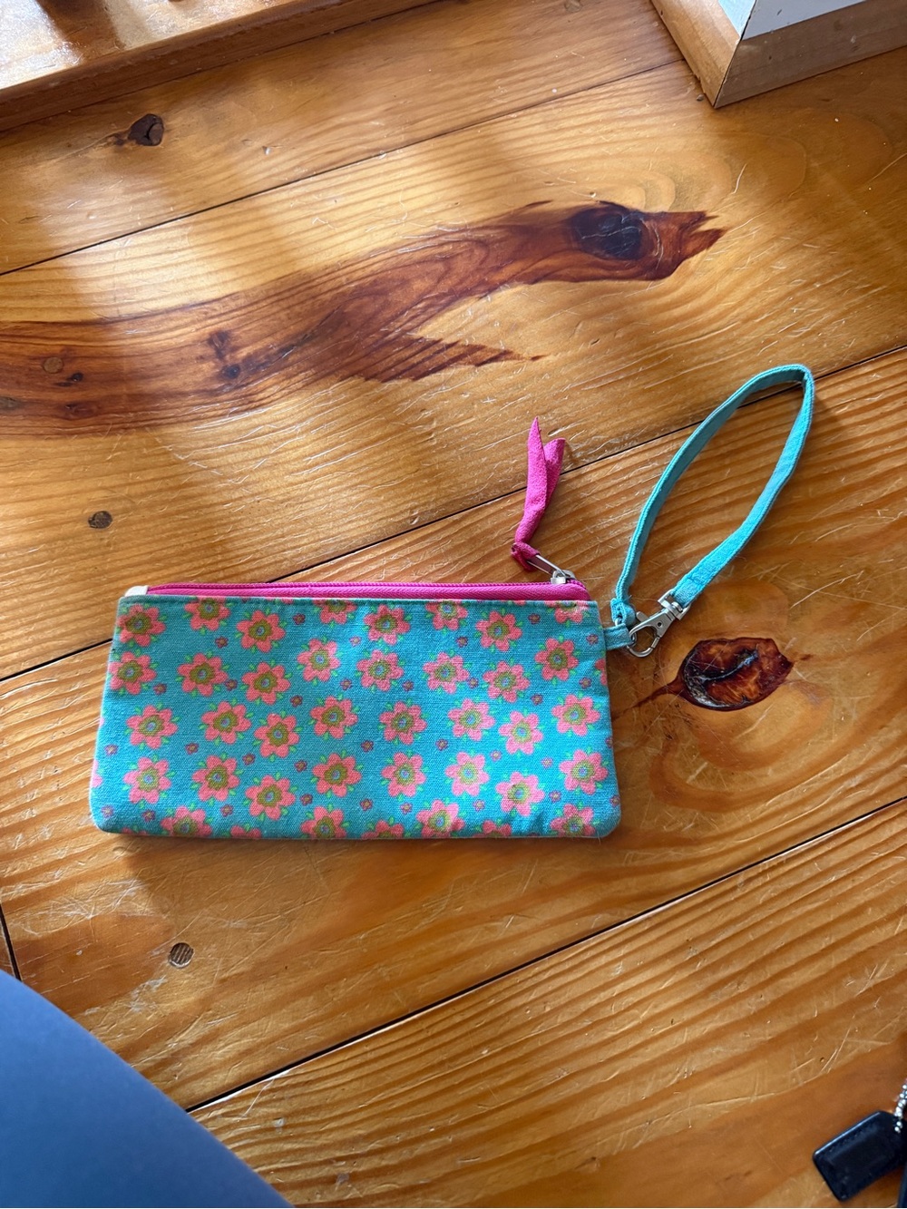 Colorful Wristlet - Picture 2 of 3